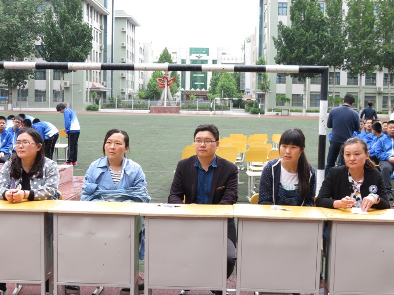 聊城市外国语学校初2015级成功举办"中华新主人"歌咏比赛